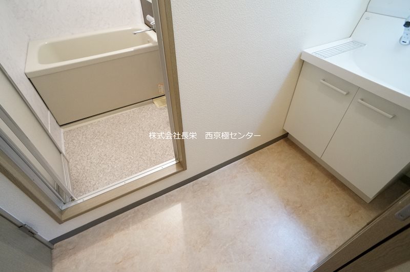 洗面設備　同タイプ別号室の写真です★（実際のお部屋とは異なります）