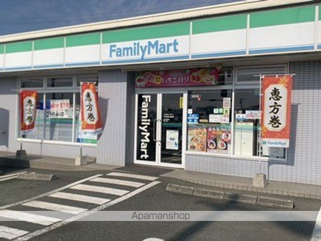 コンビニ　ファミリーマート（コンビニ）まで1228m