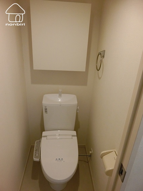 トイレ　トイレの収納が隠せるのが良いですね