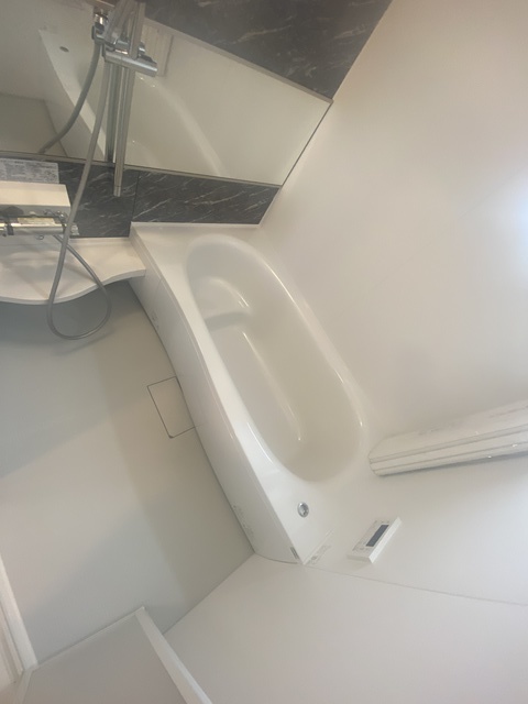 バス・シャワールーム　足を延ばしてお寛ぎください。