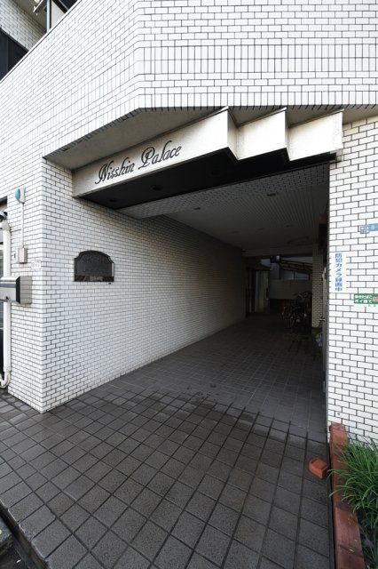 エントランス　落ち着いたエントランスです