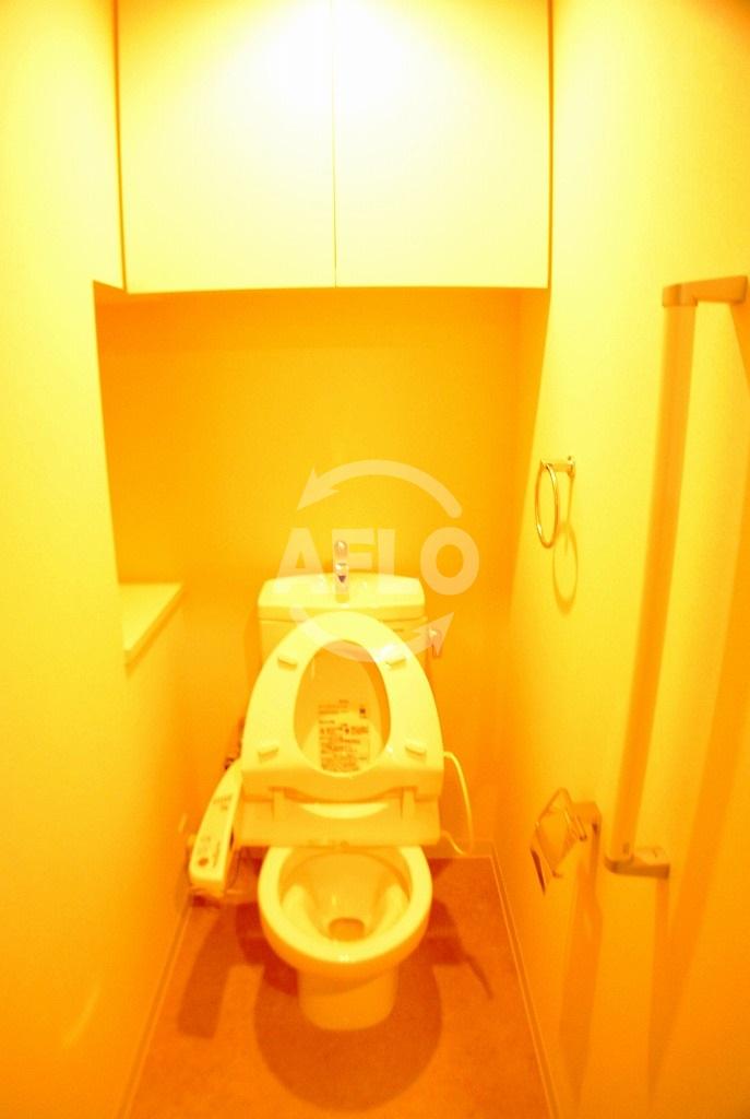 トイレ　大阪福島タワー　温水暖房便座