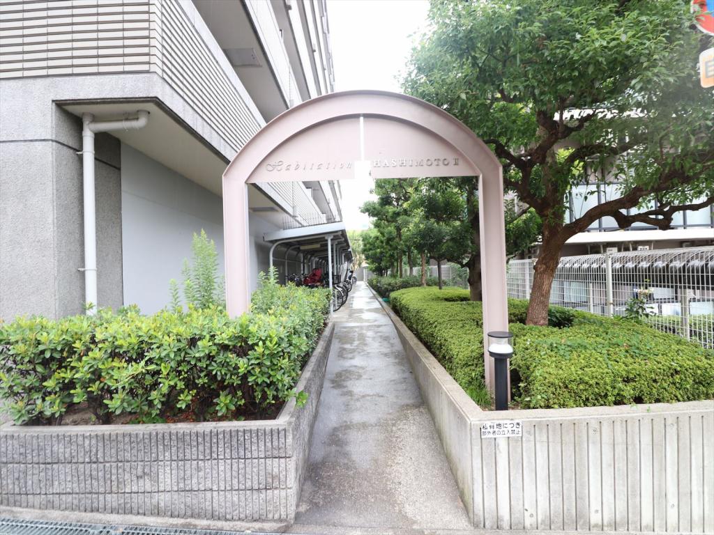 エントランス　オートロック付きで安心です