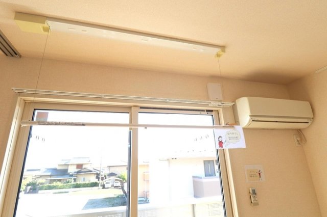 その他設備　室内物干し・エアコン