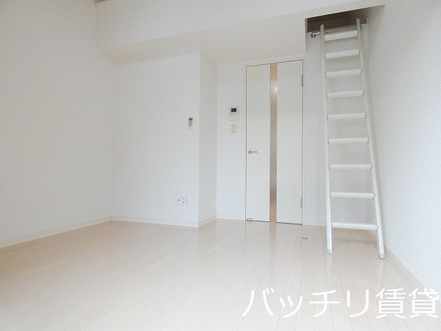 居室・リビング　同型タイプの為、現状を優先致します。