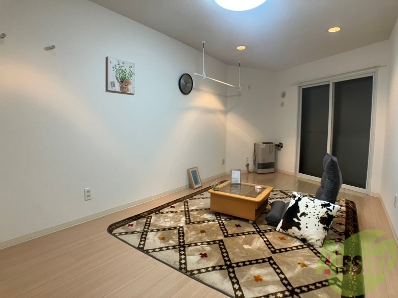 居室・リビング　広くてキレイなお部屋が広がっていて、充実した生活が送れそう。