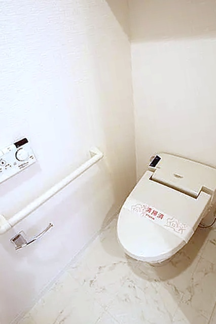 トイレ　嬉しい温水洗浄便座♪