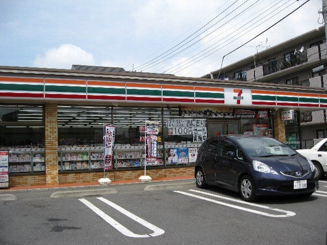 コンビニ　セブンイレブン（コンビニ）まで270m