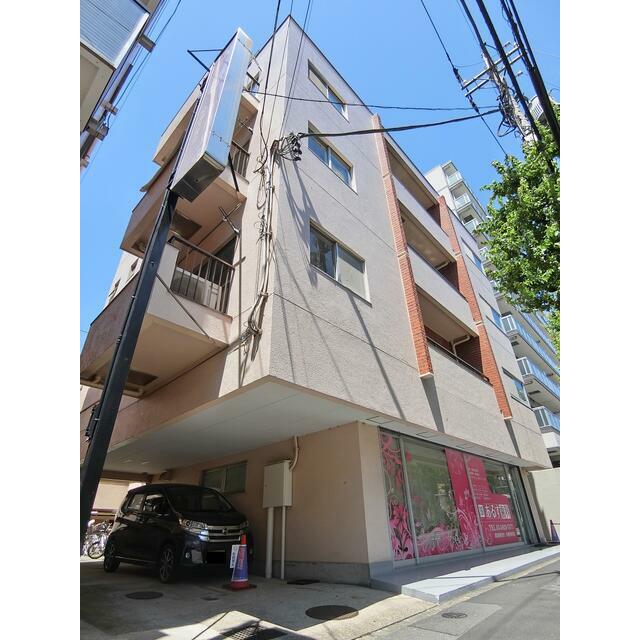 建物外観　鉄筋コンクリート造のがっちりとした建物。