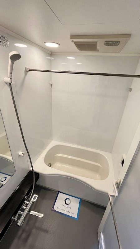 バス・シャワールーム　コンパクトで使いやすいお風呂です