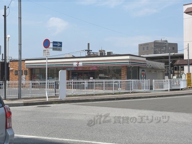 コンビニ　セブンイレブン南彦根駅東口店（コンビニ）まで700m