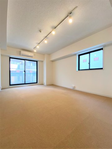 居室・リビング　居室は防音床、防音壁、防音天井となっており、コンクリートの厚