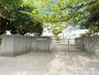 小学校　鎌倉市立七里ガ浜小学校（小学校）まで880m