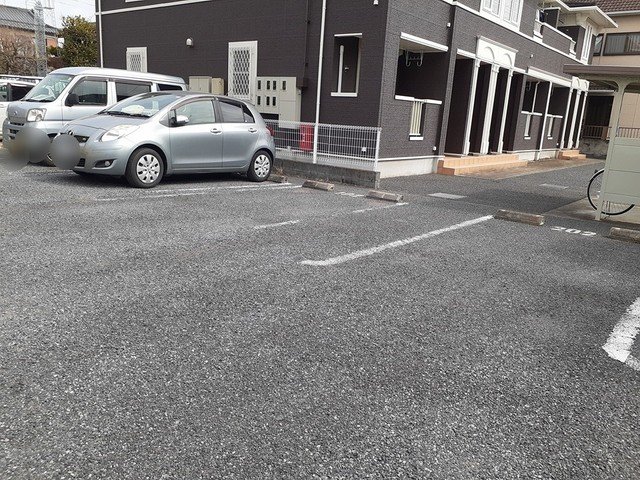 駐車場　駐車場があるので、車を買う予定の方も安心です