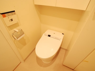トイレ　温水洗浄便座機能付きトイレで冬でも快適です。