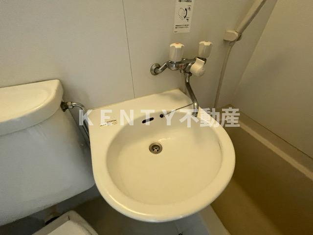 洗面設備　ゆったりとスペースのある洗面所