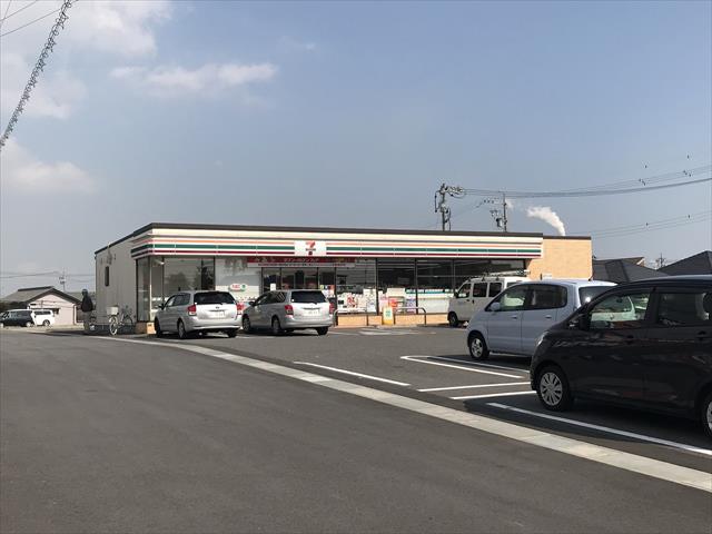 コンビニ　セブンイレブン（コンビニ）まで1131m