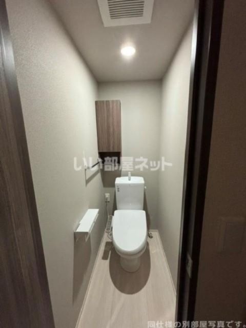 RETOLIA瓦口CRESTのトイレ写真