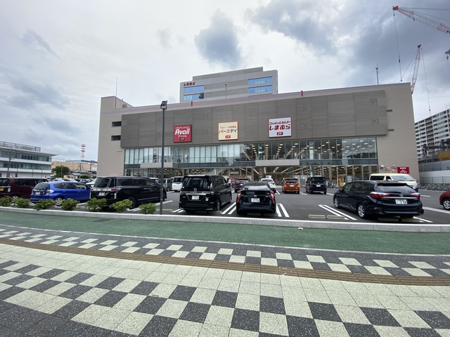ショッピングセンター　ファッションセンターしまむらさいたま新都心店（ショッピングセンター）まで892m