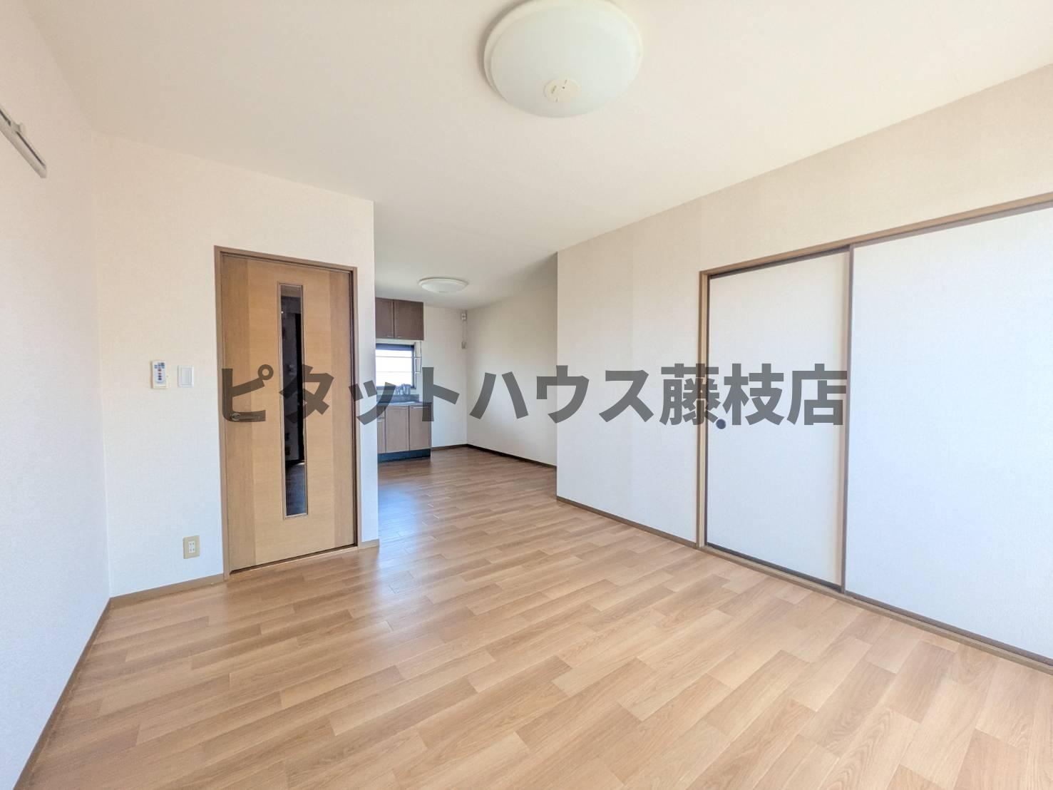 ＪＲ東海道本線 藤枝駅 徒歩22分 2階建 築32年の居間写真