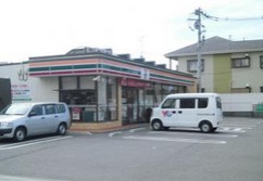 コンビニ　セブンイレブン草加氷川町西店（コンビニ）まで672m