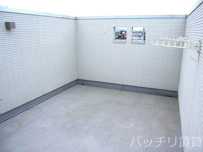 バルコニー　別号室写真の為現況を優先致します。