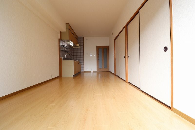 居室・リビング　写真は別のお部屋のものになります。