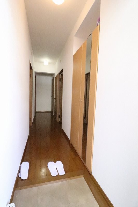 玄関　写真は別のお部屋のものになります。