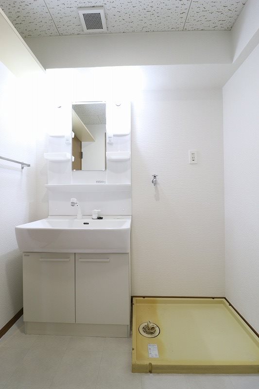洗面設備　写真は別のお部屋のものになります。