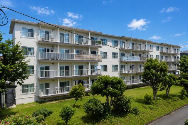 建物外観　緑豊かな住環境、分譲マンション、２路線利用可の中山駅利用