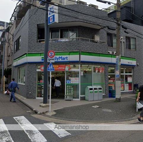 コンビニ　ファミリーマート（コンビニ）まで677m
