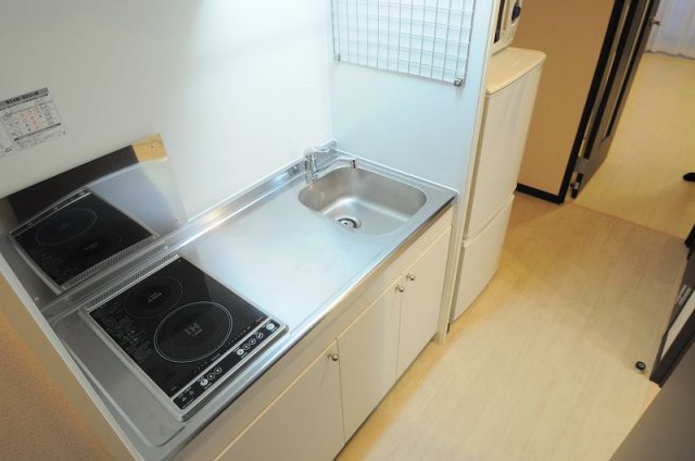 キッチン　IH、ラジエント各１口