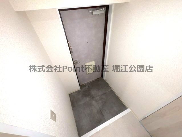 地下鉄御堂筋線 なんば駅 徒歩9分 10階建 築42年の玄関写真