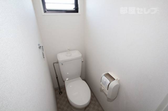 トイレ　１番人気の浴室と別々のトイレです