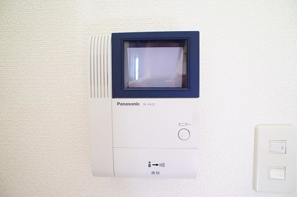 セキュリティ　室内モニターで来訪者を確認できるＴＶモニターホン付