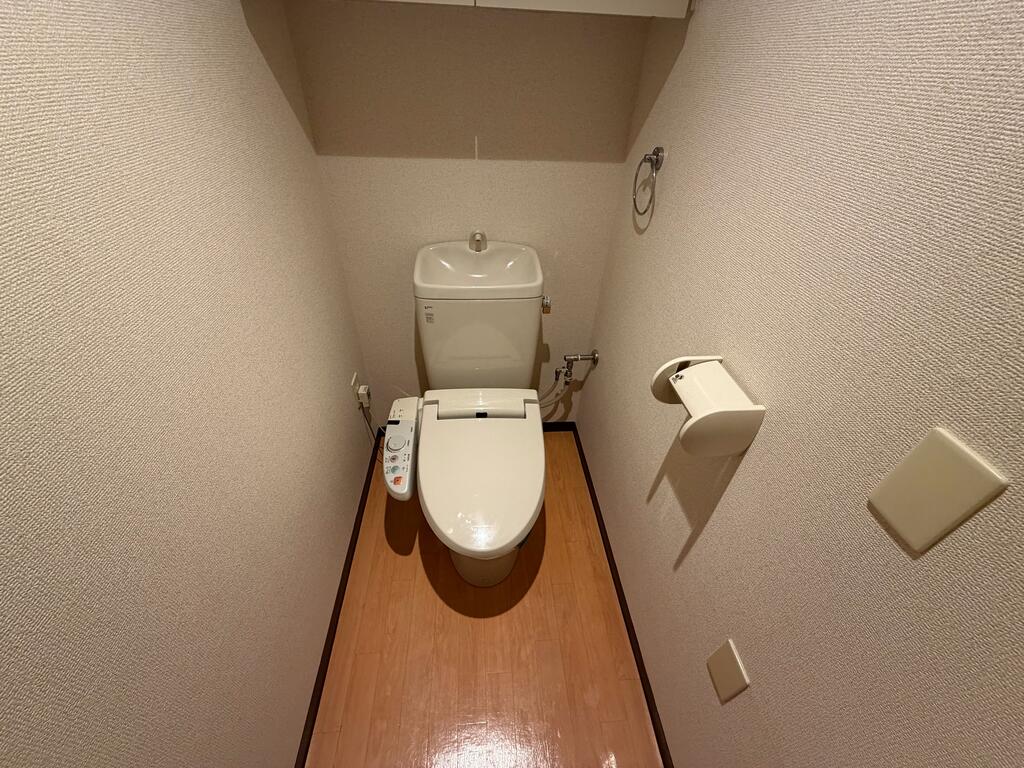 トイレ　温水洗浄便座機能付きトイレ