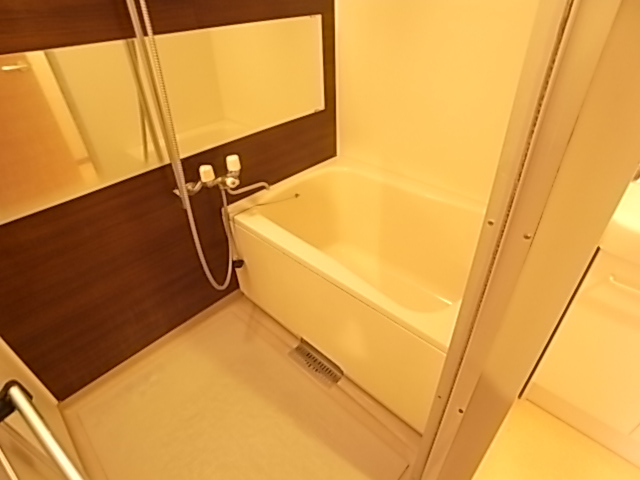 バス・シャワールーム　ファミリーマート柳屋白水東店まで240m