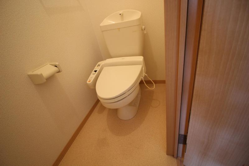 トイレ　温水洗浄便座付きのトイレです！
