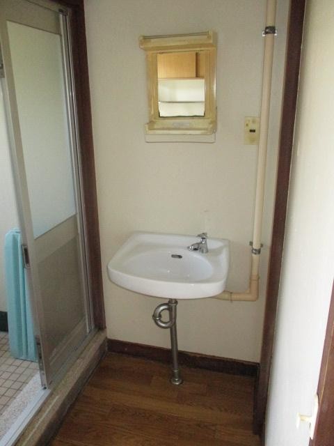 洗面設備　お手入れのし易い洗面台☆
