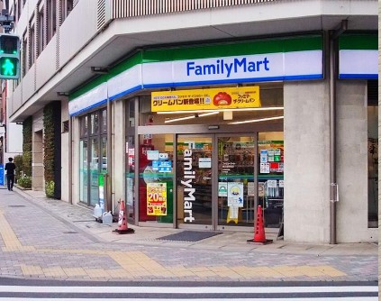 コンビニ　ファミリーマート駒込霜降橋店（コンビニ）まで139m