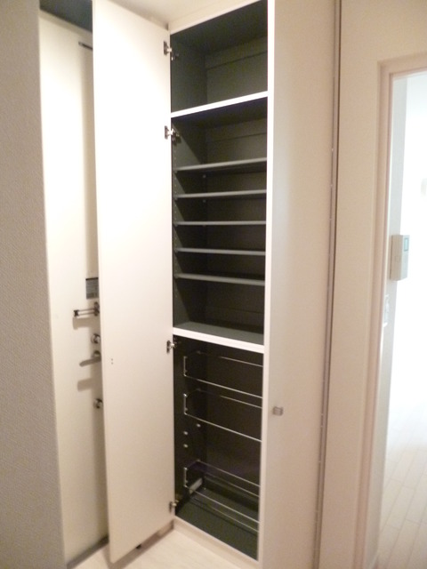 玄関　大型下駄箱収納