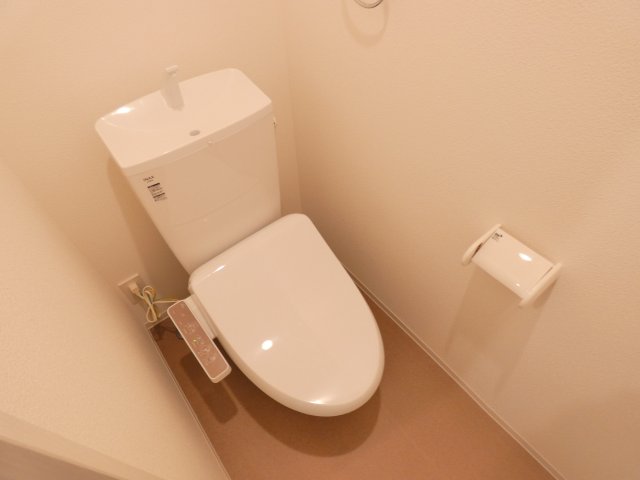 ＪＲ青梅線 河辺駅 徒歩6分 3階建 築1年のトイレ写真