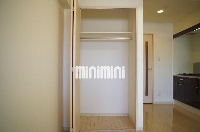 収納　ハンガーパイプ付き収納