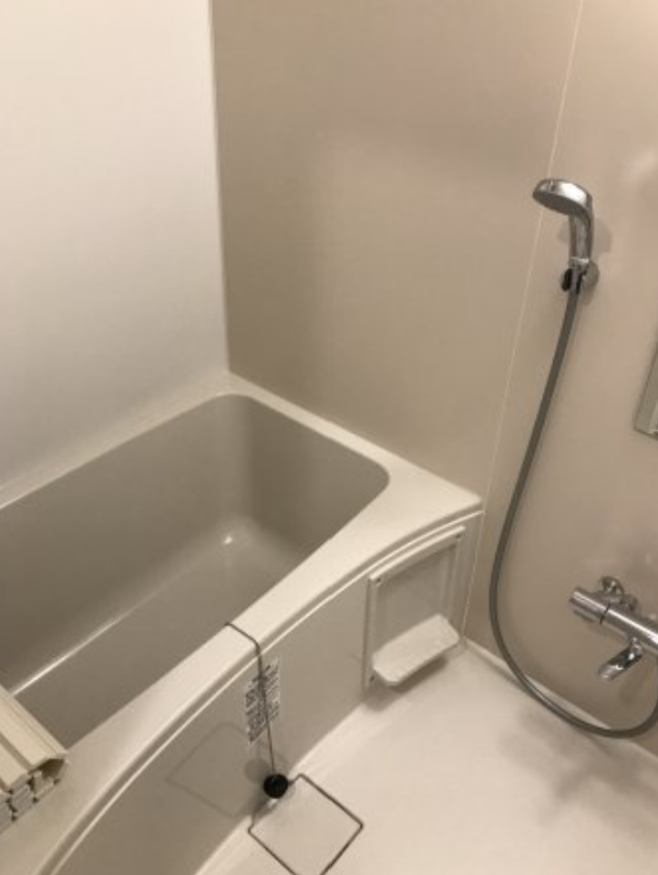 バス・シャワールーム　コンパクトで使いやすいお風呂です