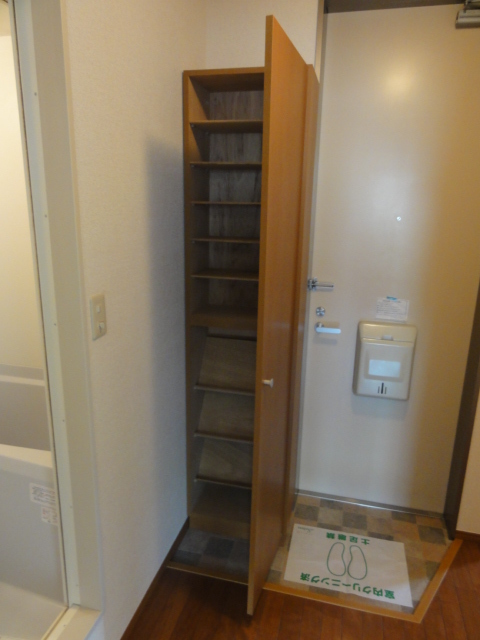 玄関　★同物件　同タイプ　301号室の写真★