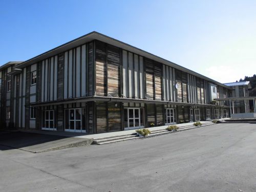 中学校　西中学校（中学校）まで976m