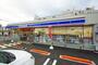 コンビニ　ローソン摂津南千里丘店（コンビニ）まで180m