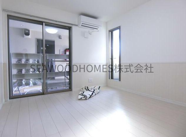 居室・リビング　２面採光で日当たり良好◎明るく気持ちのいいお部屋です。