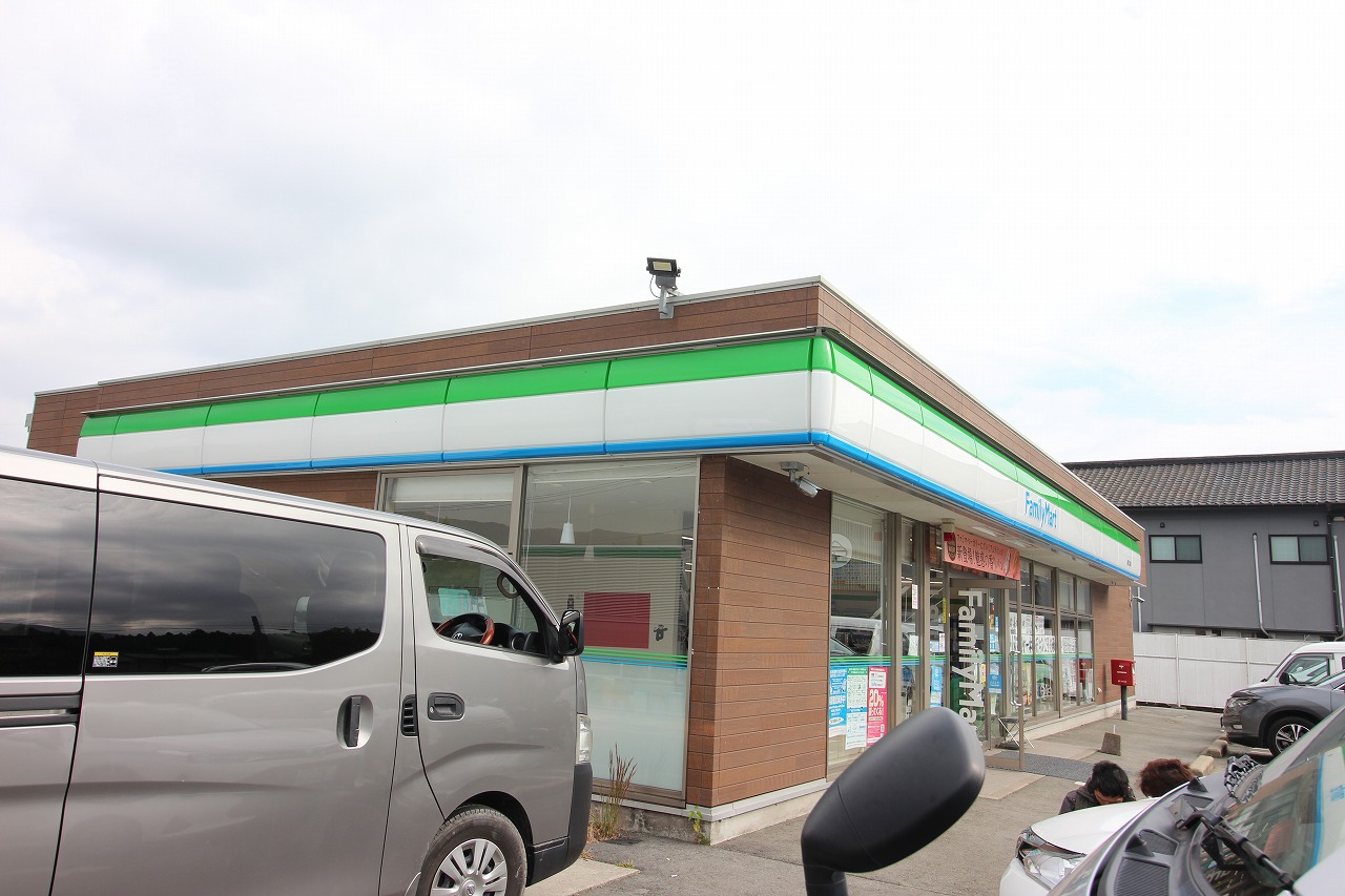 コンビニ　ファミリーマート阿蘇高森店（コンビニ）まで520m