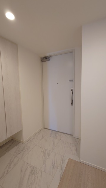 玄関　※写真は同タイプ住戸です。